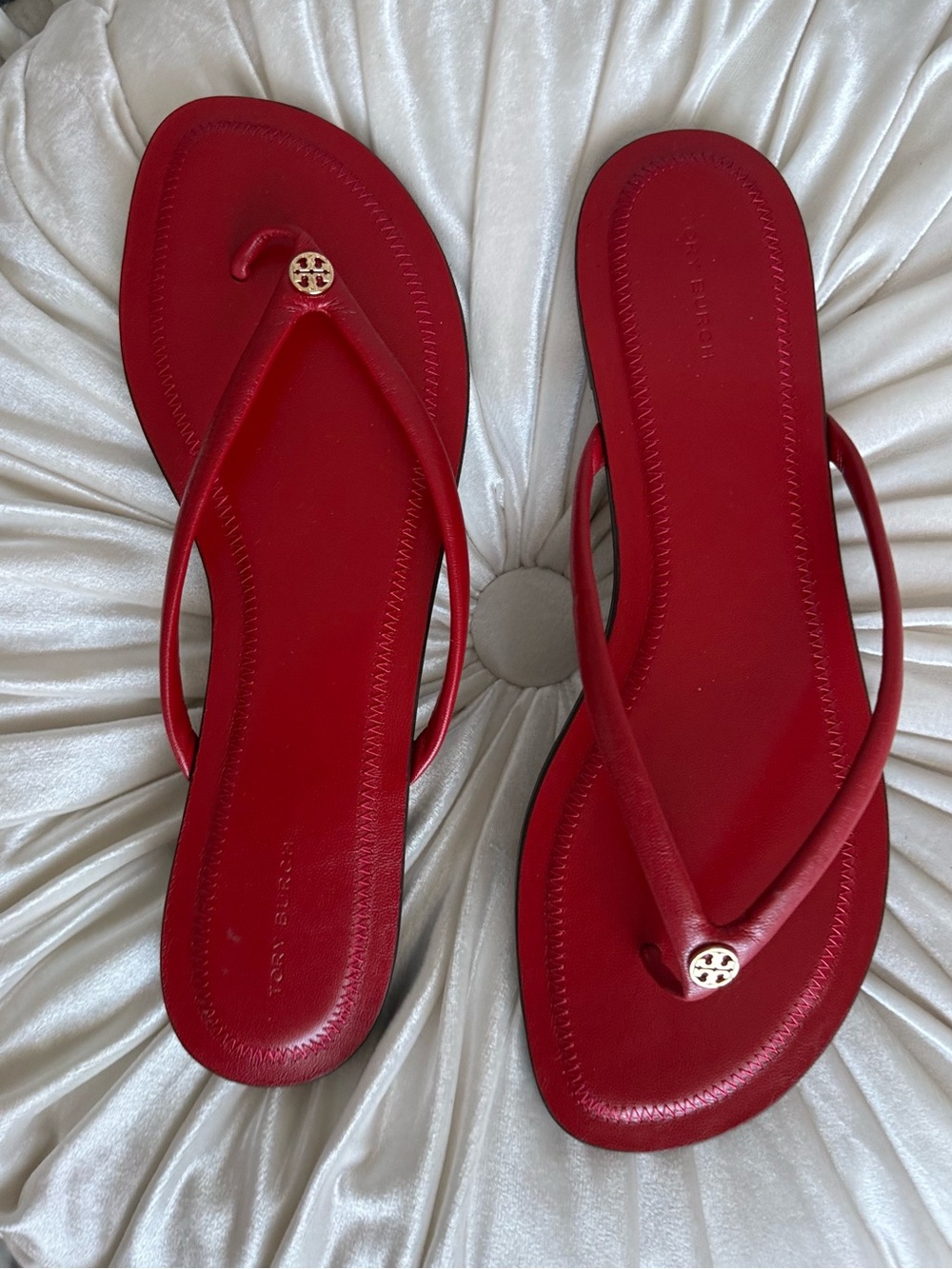 Tory Burch leather Red Women's Flip Flop Sandals with Gold Accent - Picture 5 of 9